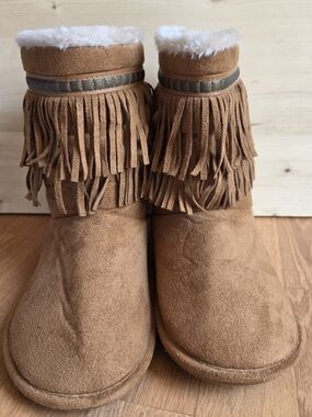 Women's Fringe Faux-Suede Winter Boots - Tan